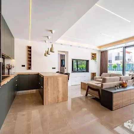 Villa Omega - Four Bedroom With Swimming Pool Rab Town