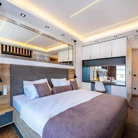 Omega - Four Bedroom With Swimming Pool