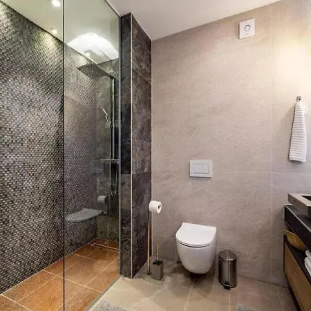 Omega - Four Bedroom With Swimming Pool 빌라 *