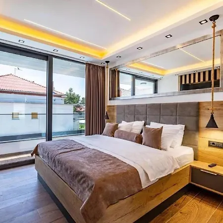 Omega - Four Bedroom With Swimming Pool *
