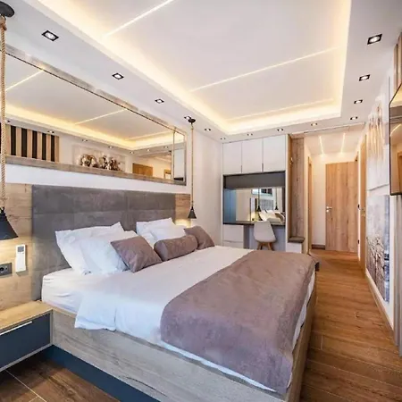 Omega - Four Bedroom With Swimming Pool 빌라