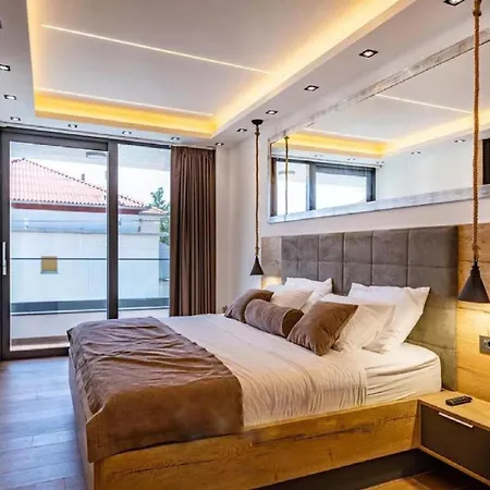 Omega - Four Bedroom With Swimming Pool 빌라 *