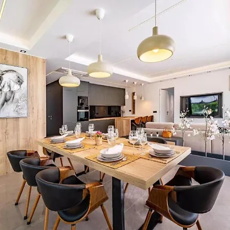 빌라 Omega - Four Bedroom With Swimming Pool *