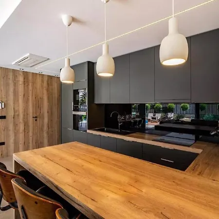 Omega - Four Bedroom With Swimming Pool Rab Town