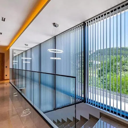 Omega - Four Bedroom With Swimming Pool Rab Town