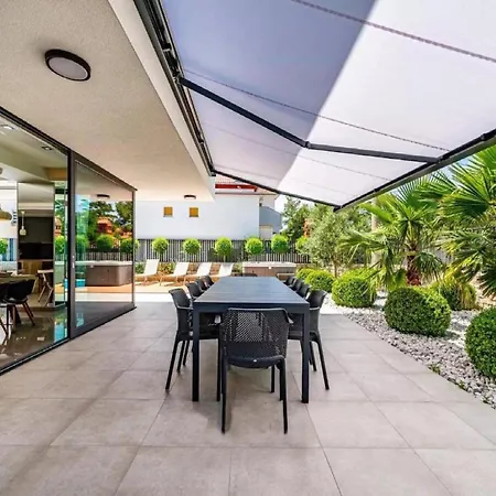 Omega - Four Bedroom With Swimming Pool *
