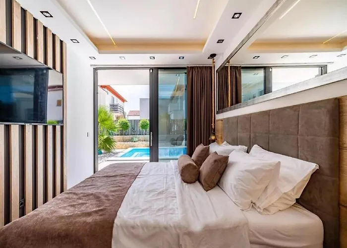 Omega - Four Bedroom With Swimming Pool * Rab Town