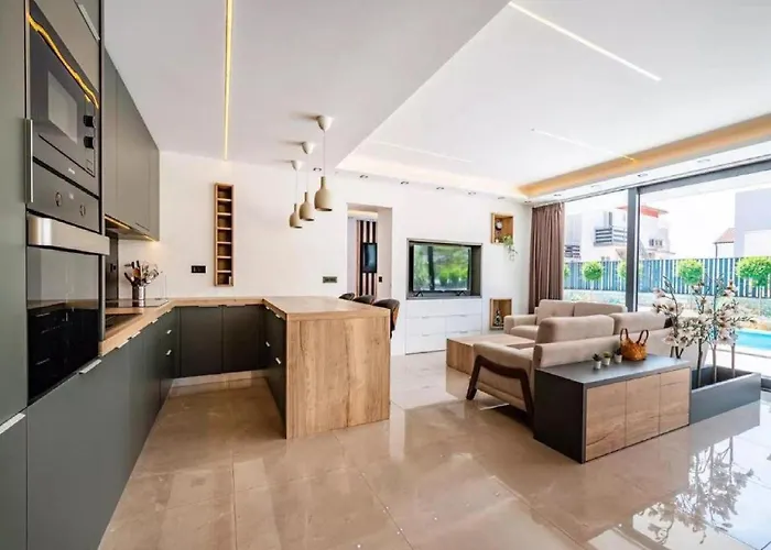 Villa Omega - Four Bedroom With Swimming Pool Rab Town