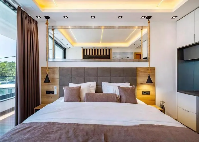 Omega - Four Bedroom With Swimming Pool Rab Town