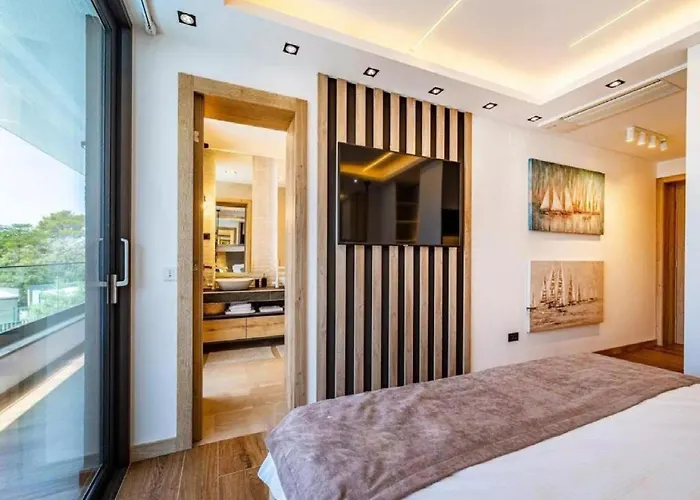 Omega - Four Bedroom With Swimming Pool Villa