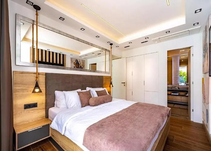 Villa Omega - Four Bedroom With Swimming Pool