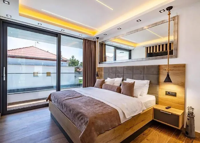 Omega - Four Bedroom With Swimming Pool *