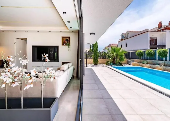 Omega - Four Bedroom With Swimming Pool Villa