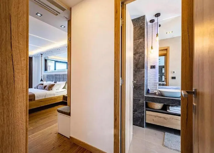 Omega - Four Bedroom With Swimming Pool Villa Rab Town