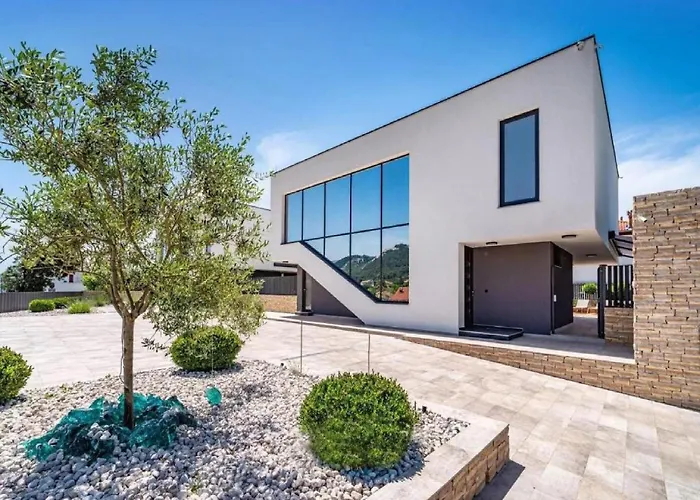 Villa Omega - Four Bedroom With Swimming Pool Rab Town