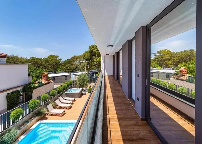 Omega - Four Bedroom With Swimming Pool *