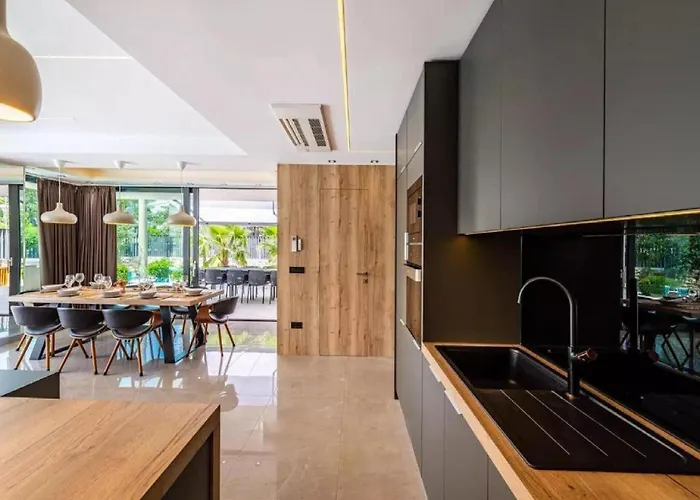 Omega - Four Bedroom With Swimming Pool Villa Rab Town