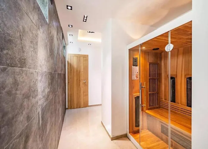 Villa Omega - Four Bedroom With Swimming Pool *