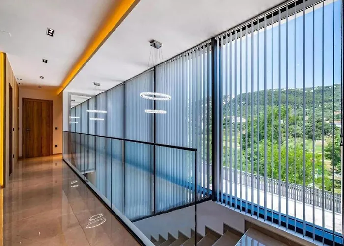 Omega - Four Bedroom With Swimming Pool Rab Town