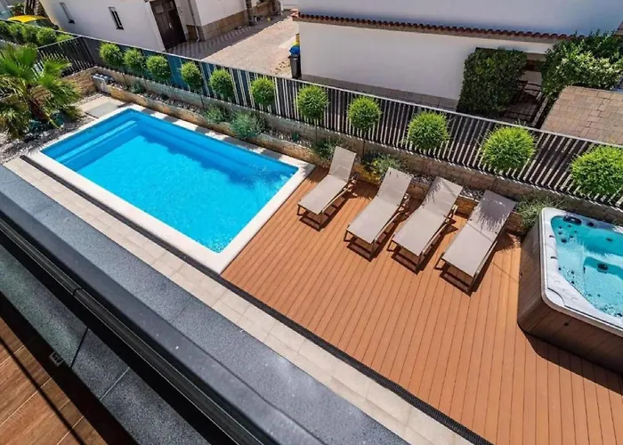 Omega - Four Bedroom With Swimming Pool Villa *