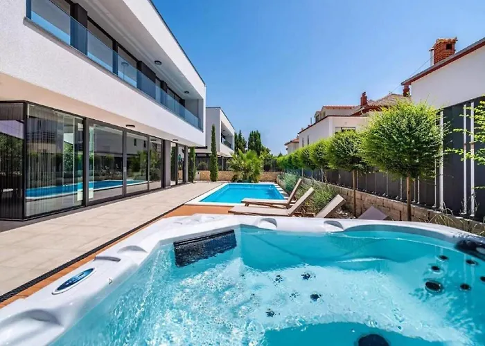 Omega - Four Bedroom With Swimming Pool Villa