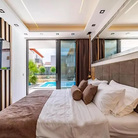 Omega - Four Bedroom With Swimming Pool * Rab Town