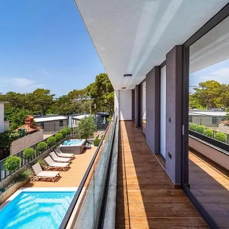 Omega - Four Bedroom With Swimming Pool *