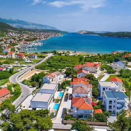 Vila Omega - Four Bedroom With Swimming Pool