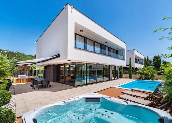 Vila Omega - Four Bedroom With Swimming Pool