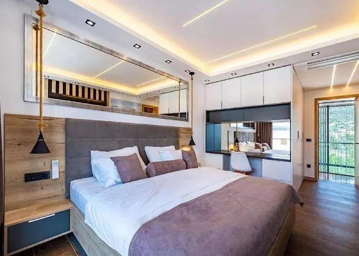 Omega - Four Bedroom With Swimming Pool