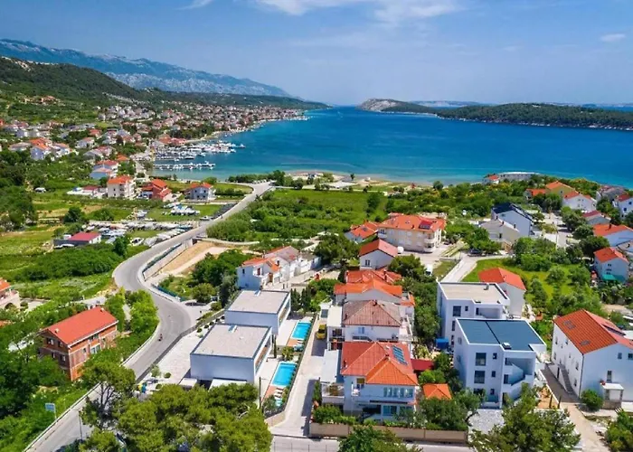 Vila Omega - Four Bedroom With Swimming Pool